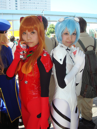 Illustration for article titled Comic Market Cosplayers Cosplaying